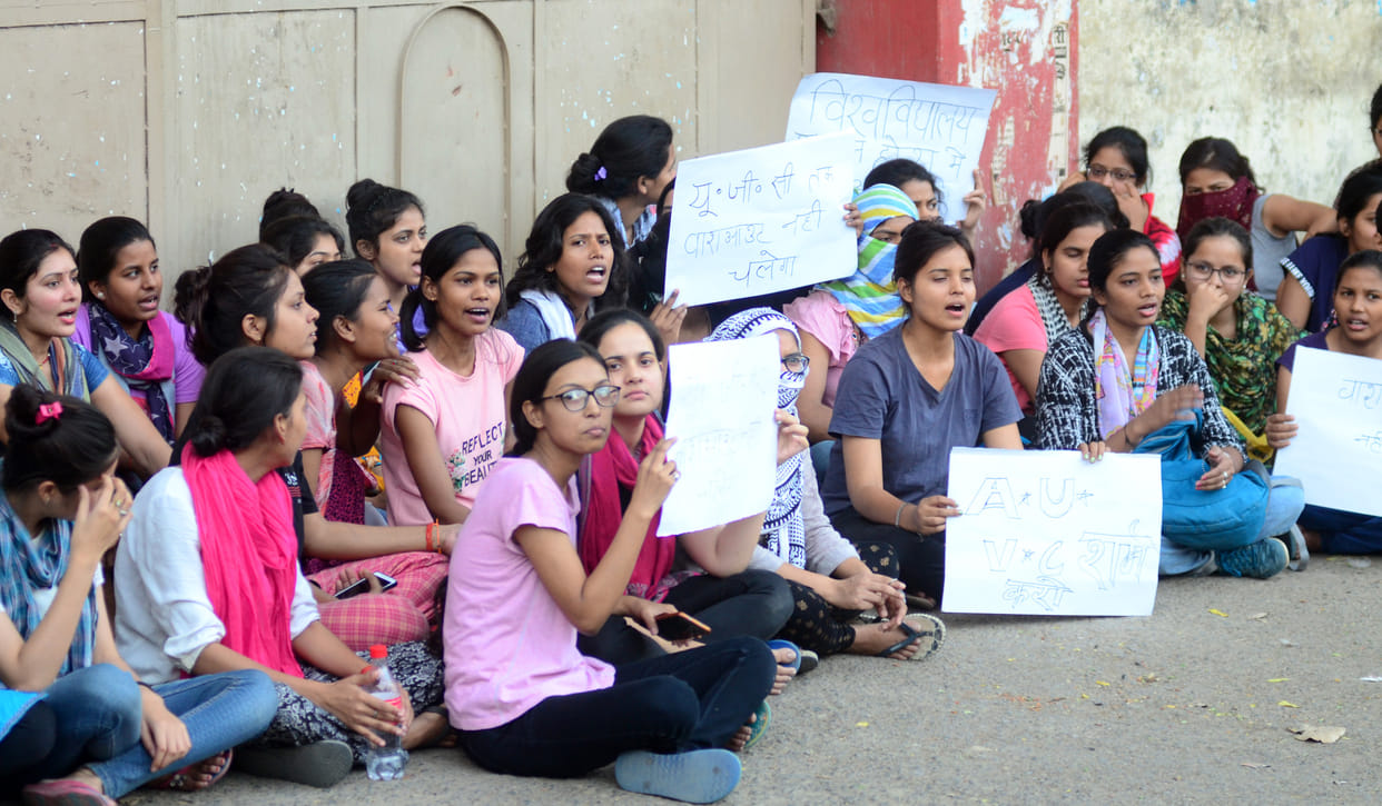 Schoolgirls protesting against vacating hostels at Allahabad University