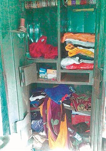 Theft of lakhs from a closed house