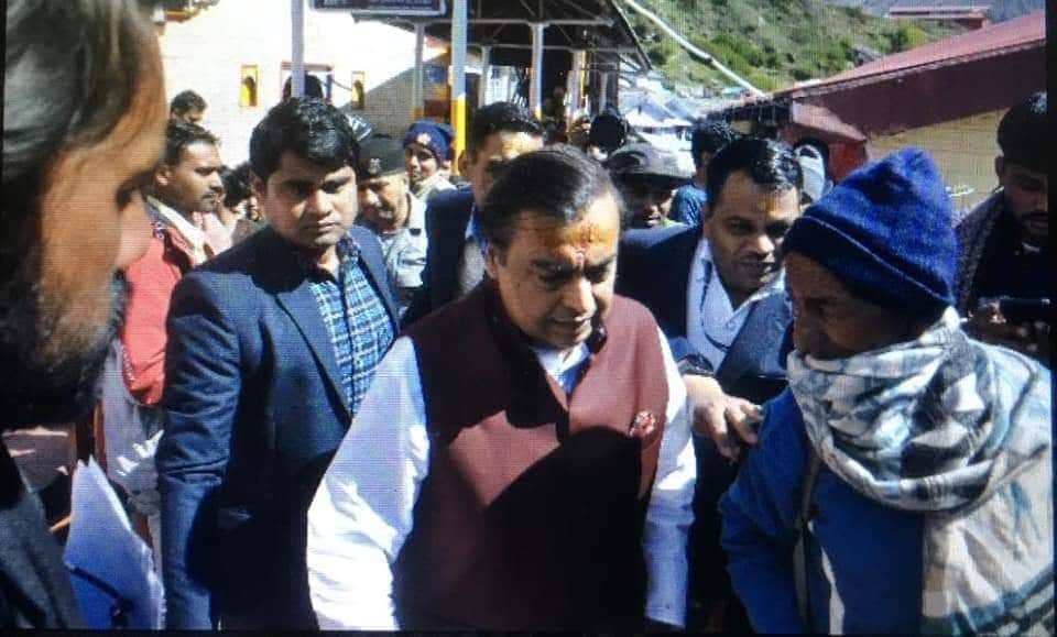 Mukesh ambani offer puja in badrinath dham for india peace and Welfare