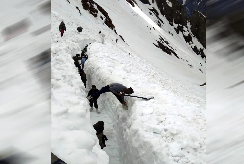 Hemkund sahib snow lane path photos before Doors open on 1st june 