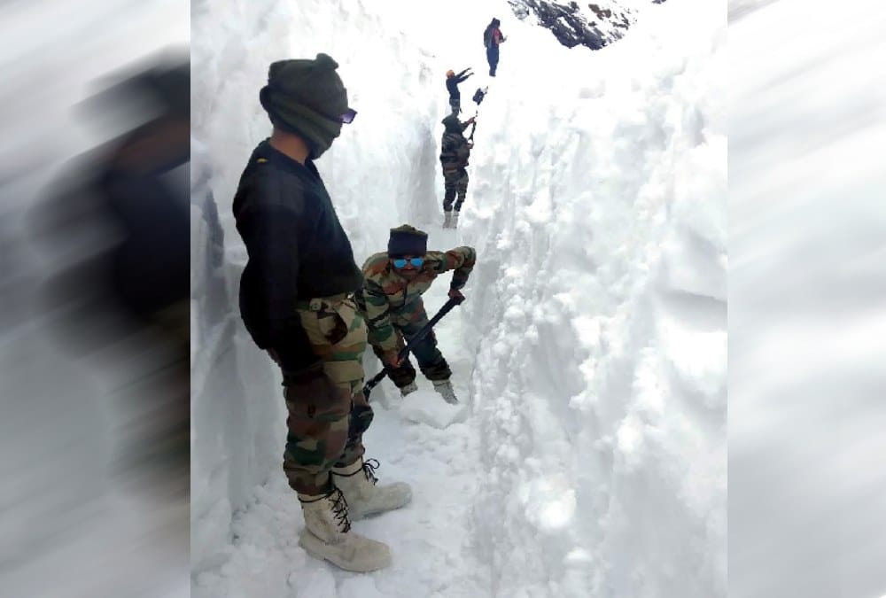 Hemkund sahib snow lane path photos before Doors open on 1st june 