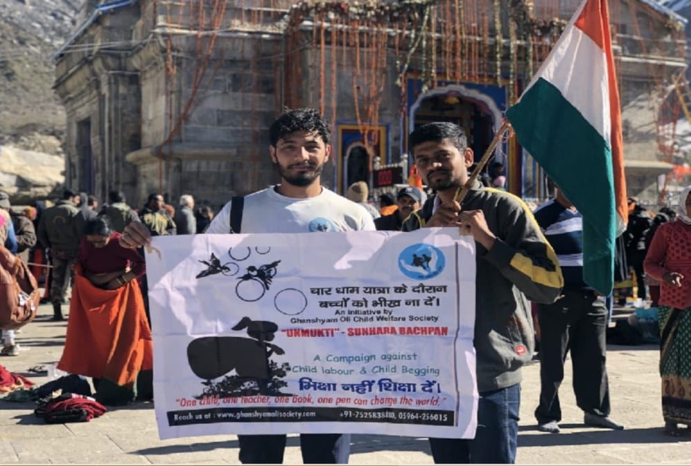 Two youths campaign against Begging to char dham yatra 2019