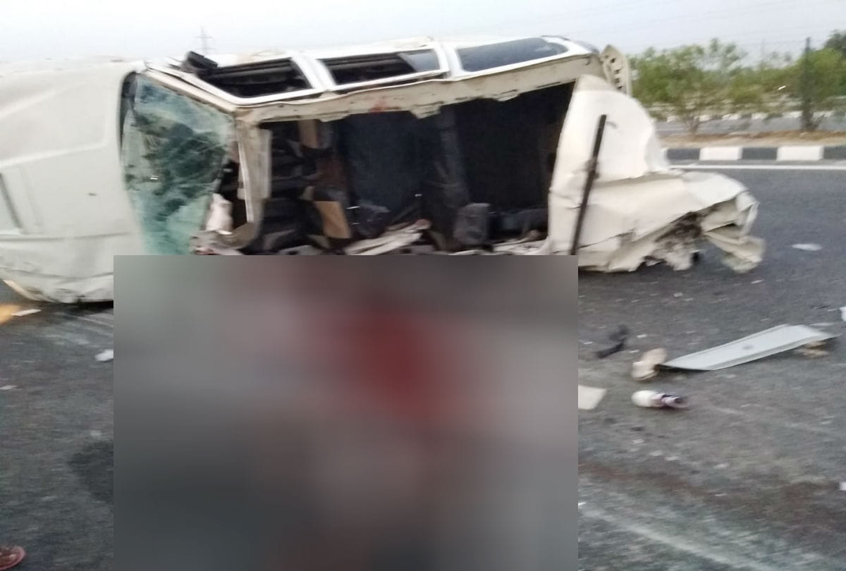 Two killed in car accident on Agra Lucknow expressway