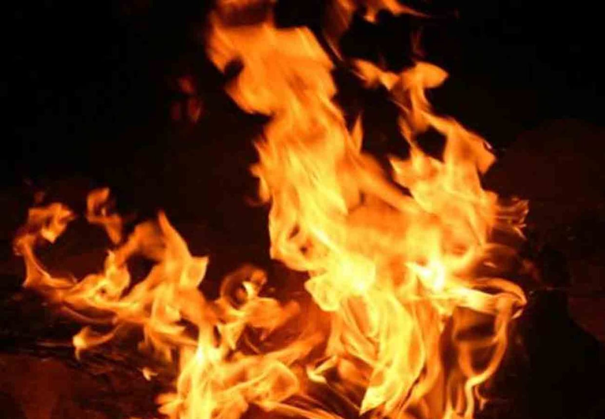 woman self immolation with son in ghatampur