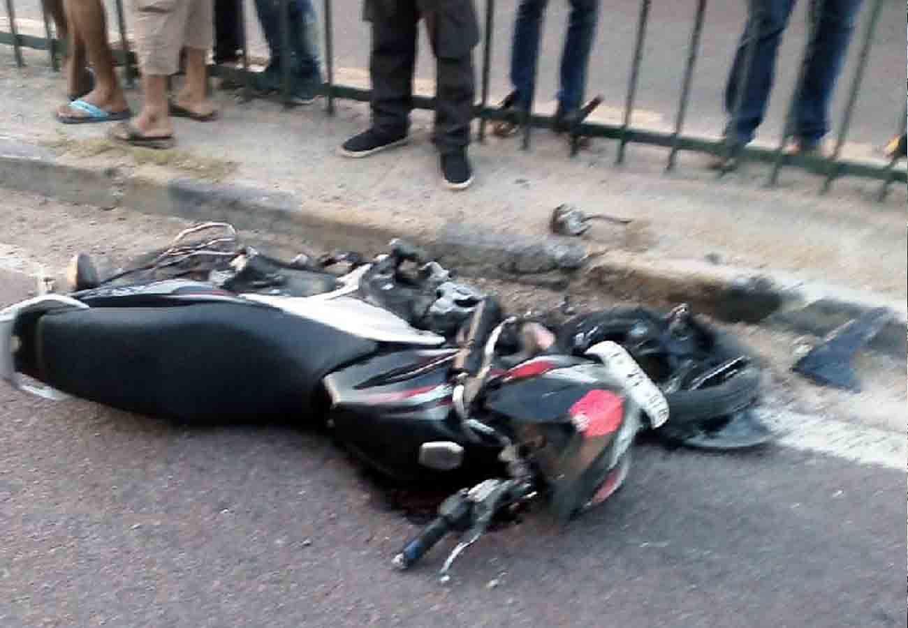 Bike Accident In Basti In Collision Of Two Motorcycles Drivers Of Both ...