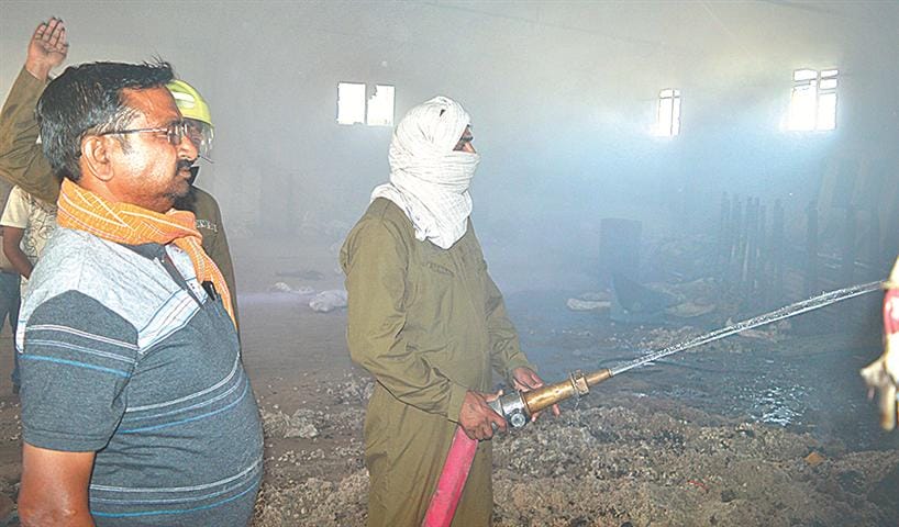 A fire in a warehouse of cotton in a short circuit