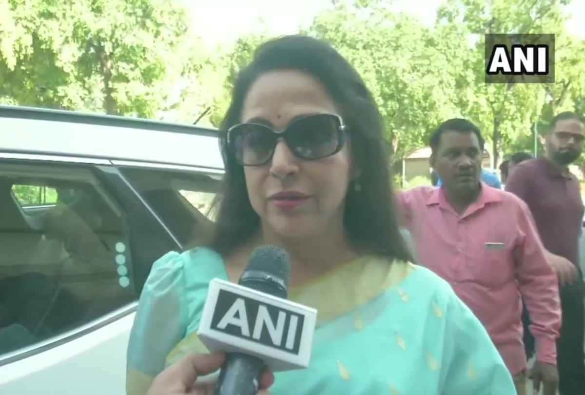 Hema Malini praise Deepika Padukone and her film Chhapaak