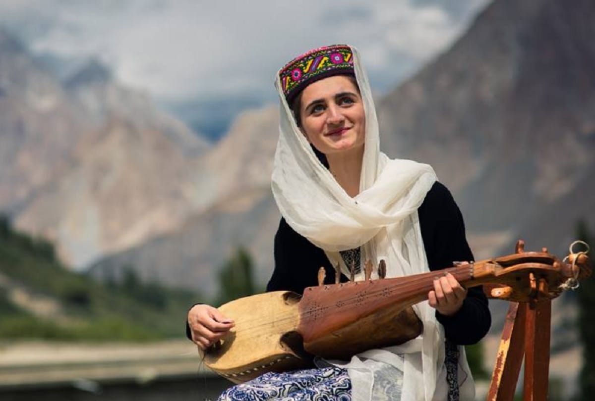 Pakistan hunza Community women looks younger and beautiful in the age of 80 years