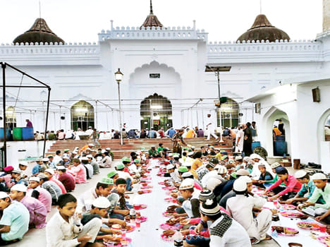 Second Asra finishes, eitika in mosques