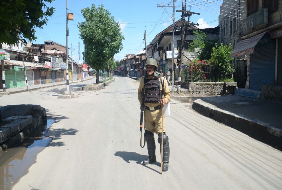 violence in kashmir after the killing of militant zakir musa, stone pelting on security forces