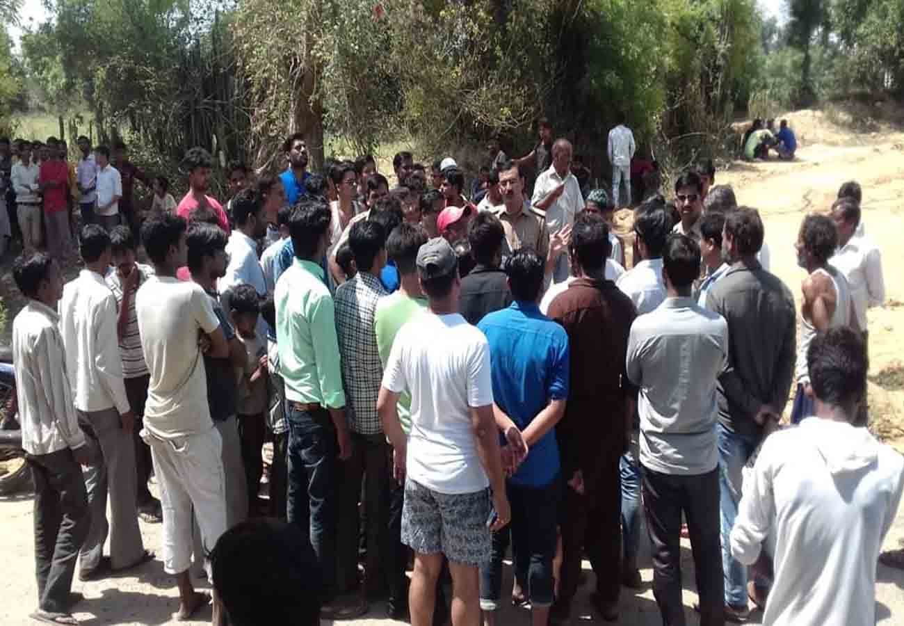 samajwadi party leader captured graveyard land in night at farrukhabad