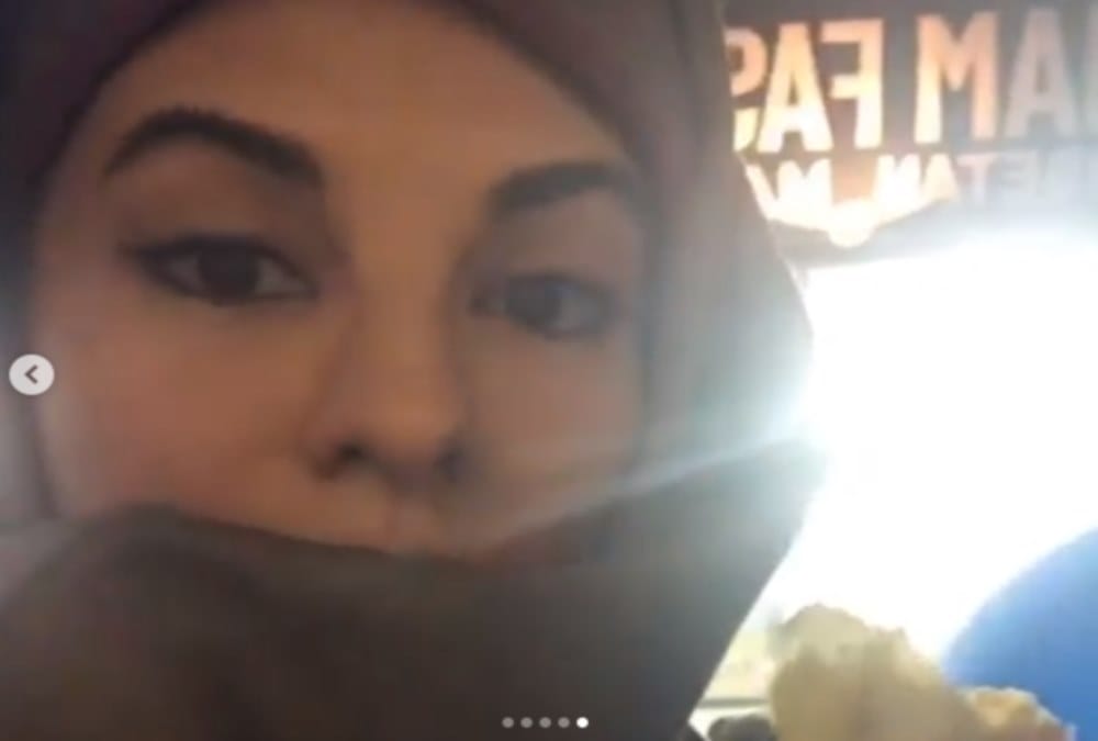 Jacqueline Fernandez cover her face and gone nainital market to eat Momos 