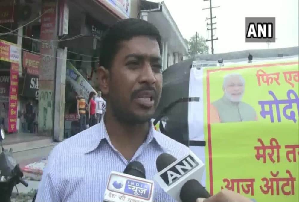 Autorickshaw Driver offers free rides to people in Haldwani For Pm modi wins 