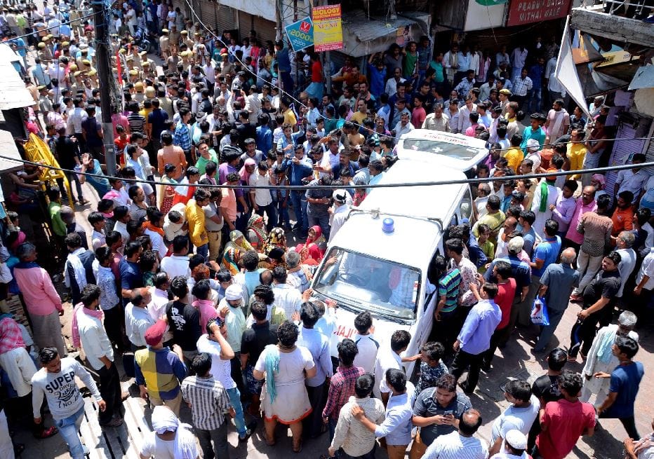 लस्सी विक्रेता की मौत पर फूटा गुस्सा, बाजार बंद, व्यापारियों ने लगाया जाम