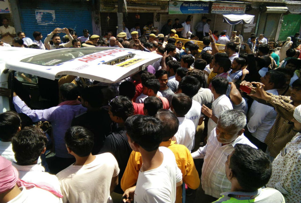 people protest over shopkeeper killed by beating in mathura