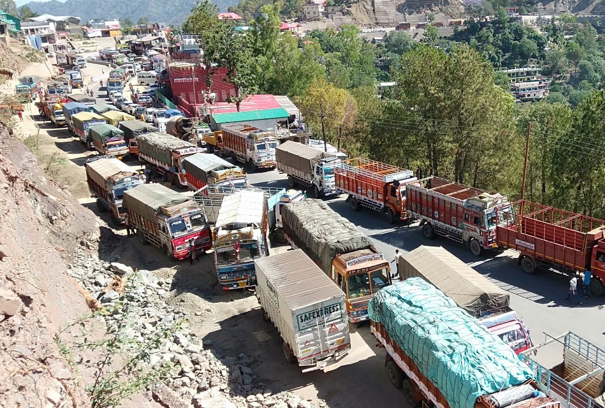 traffic jam on kalka shimla national highway for thirteen hours