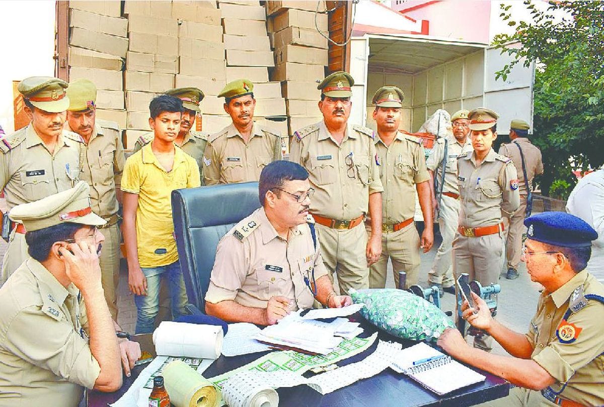 Up Police Caught Smuggling Wine of Haryana in Kasganj Cost of 30 lakh