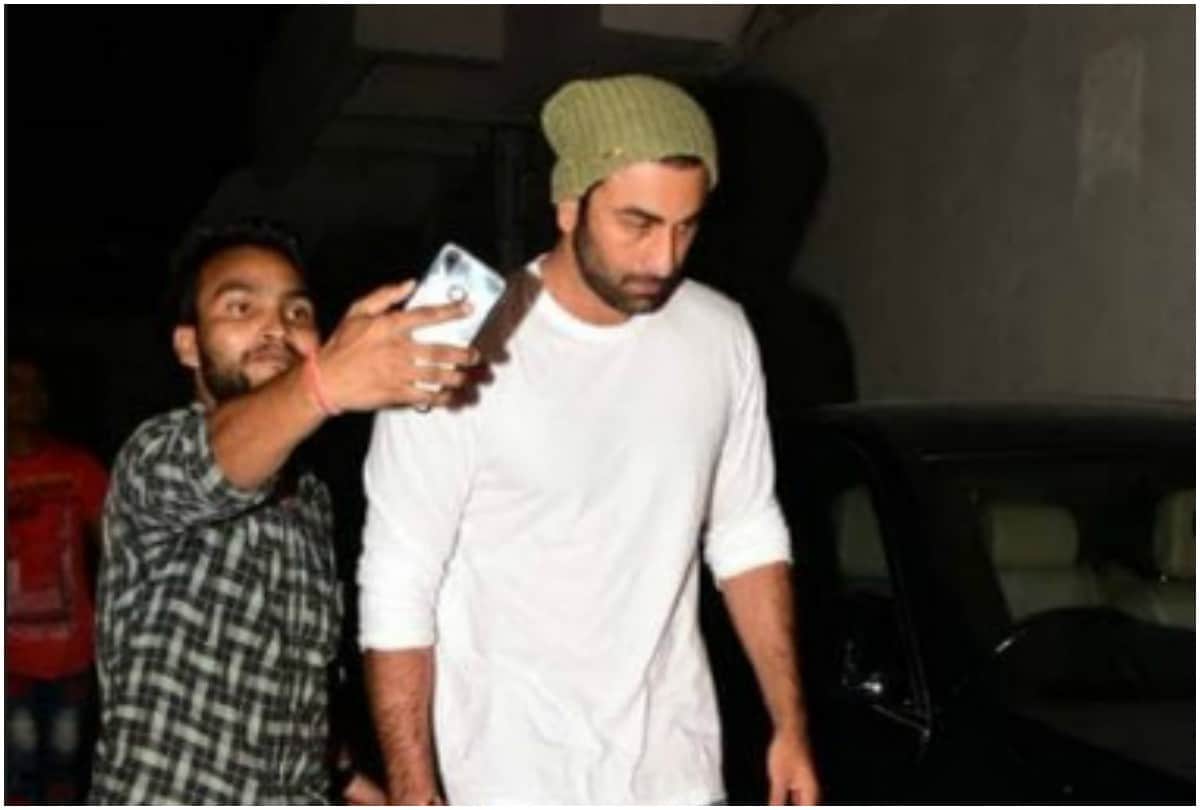 Ranbir Kpaoor ignored fan taking selfie