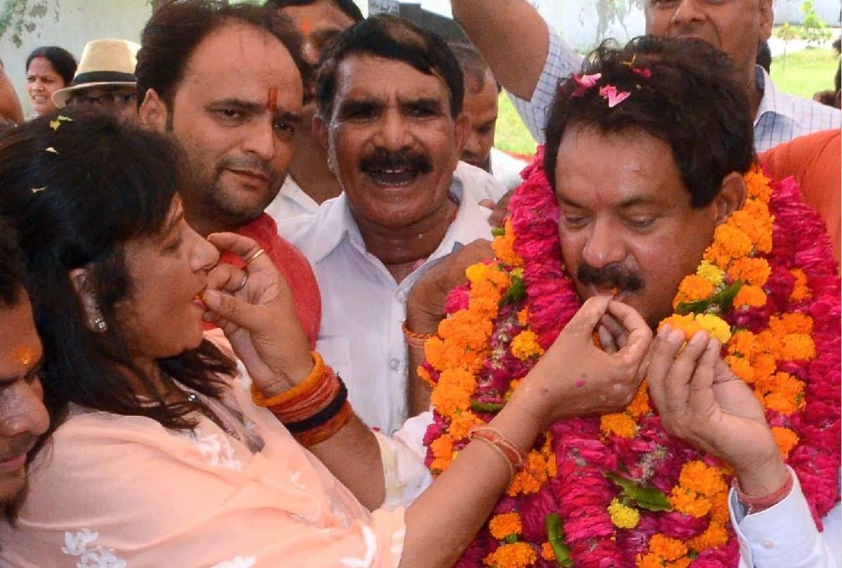 bjp candidate sp singh baghel got less than 10 votes on 18 polling booths in agra