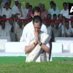 सोनिया गांधी ने श्रद्धांजलि दी