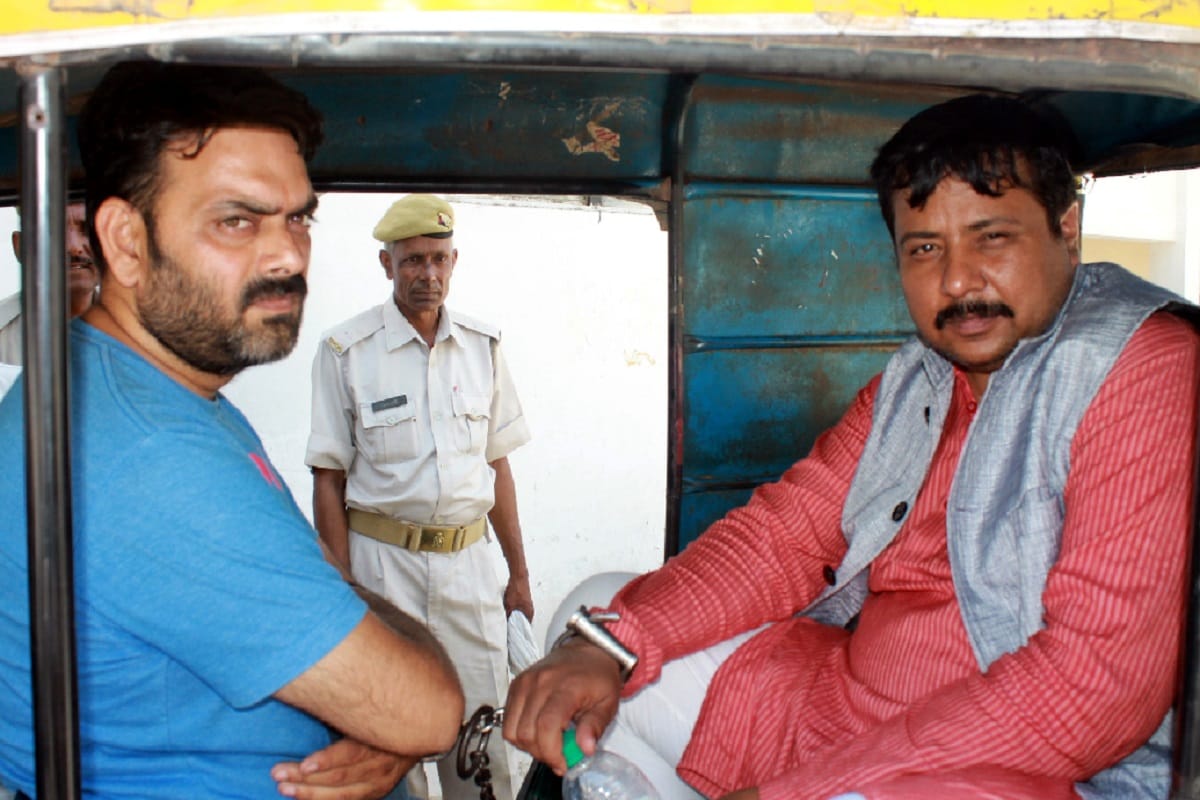 Meerut police has exposed a big gang and arrested two accused
