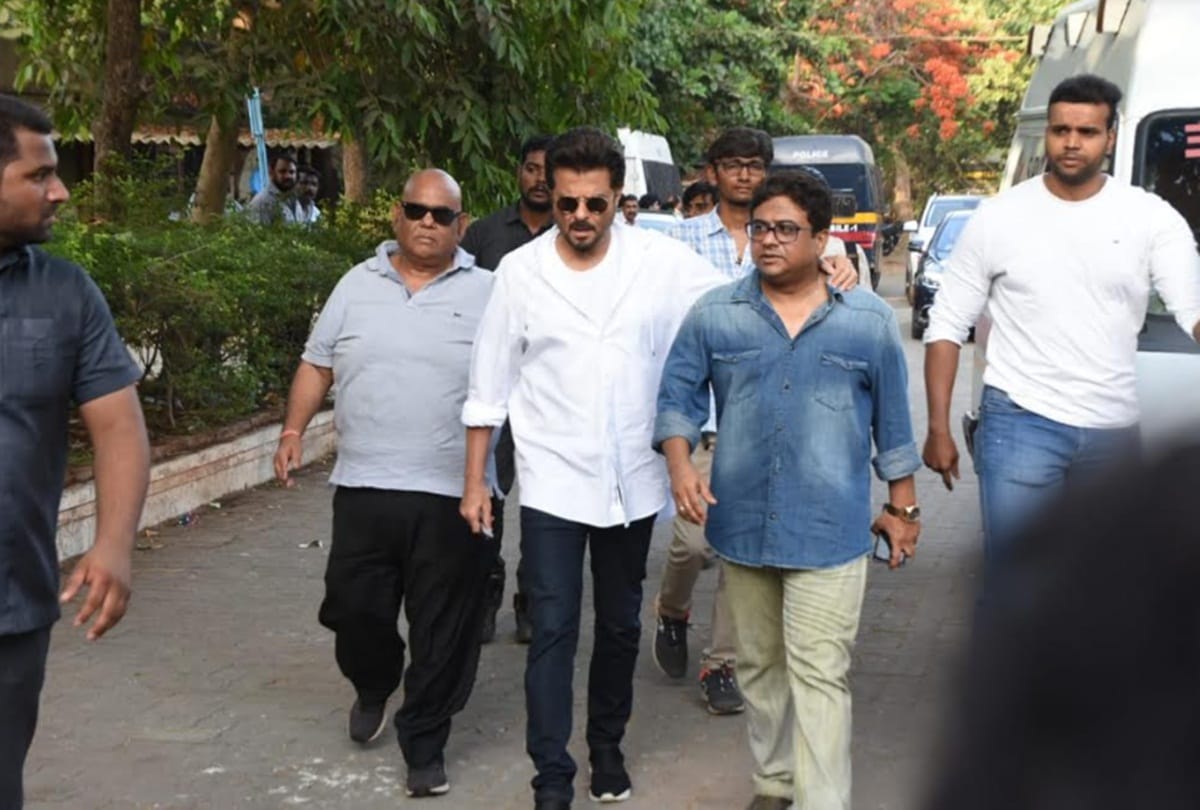 Amitabh Bachchan to Shah rukh Khan celebrity reached Ajay Devgan Father Veeru Devgan Funeral