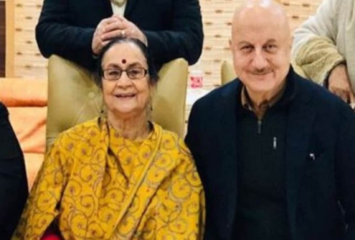 Anupam Kher Mother Dulari viral video for PM Narendra Modi  coronavirus covid 19 lockdown