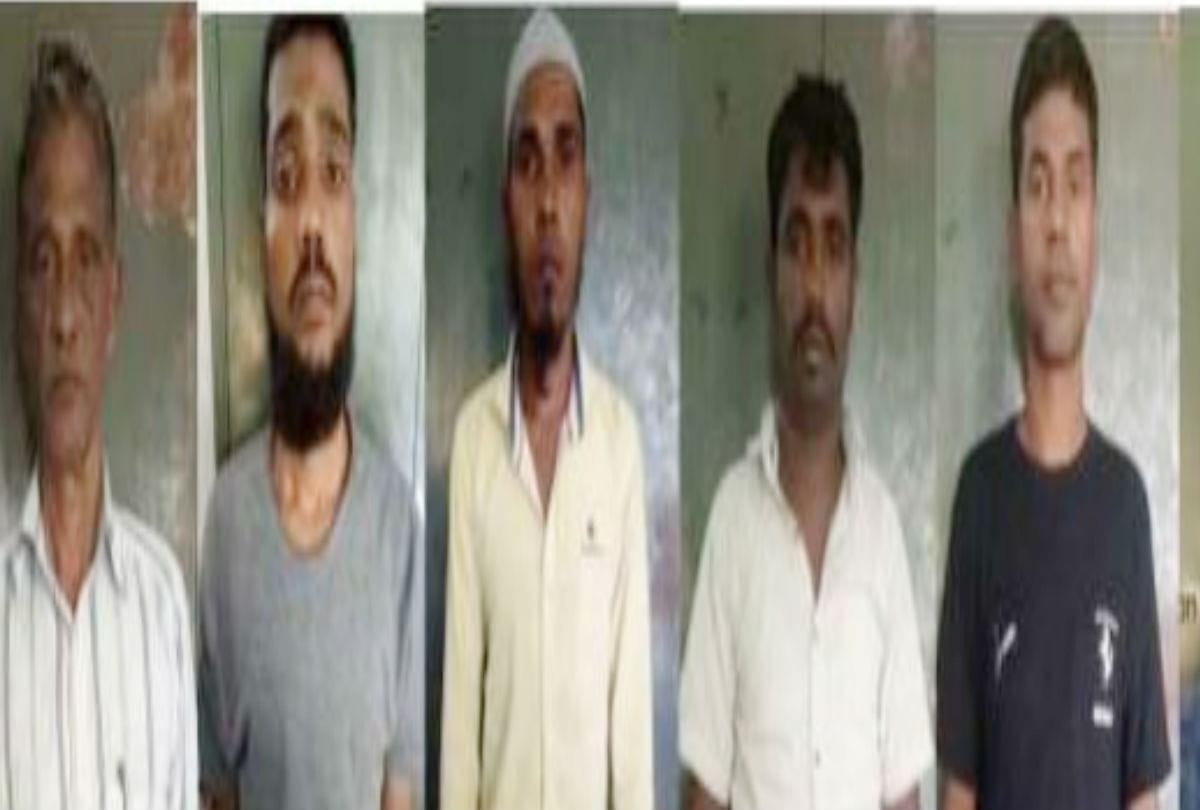 UP ATS arrested six Bangladeshi nationals from Agra Railway Station for residing illegally in India