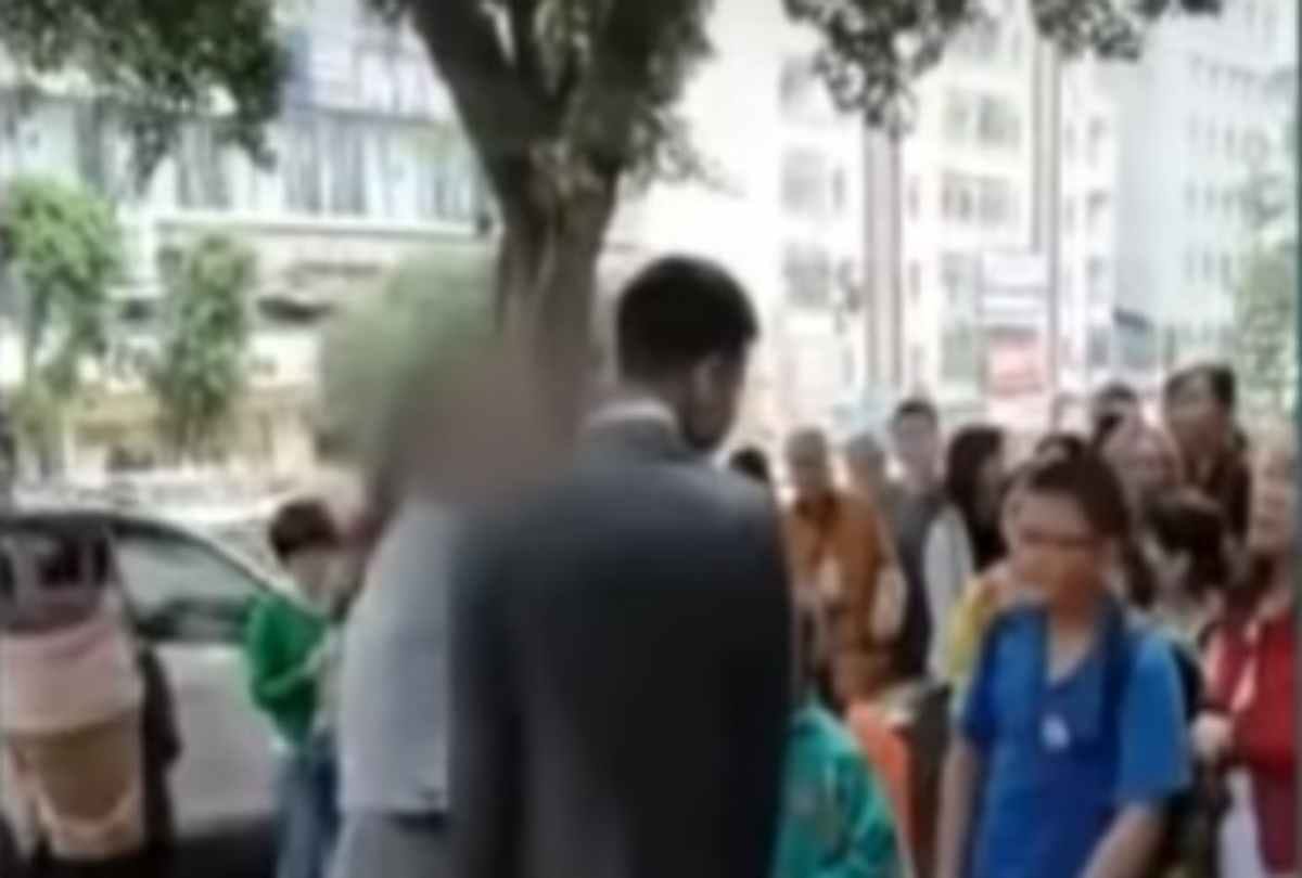 woman slapped her boyfriend for gift in china video viral