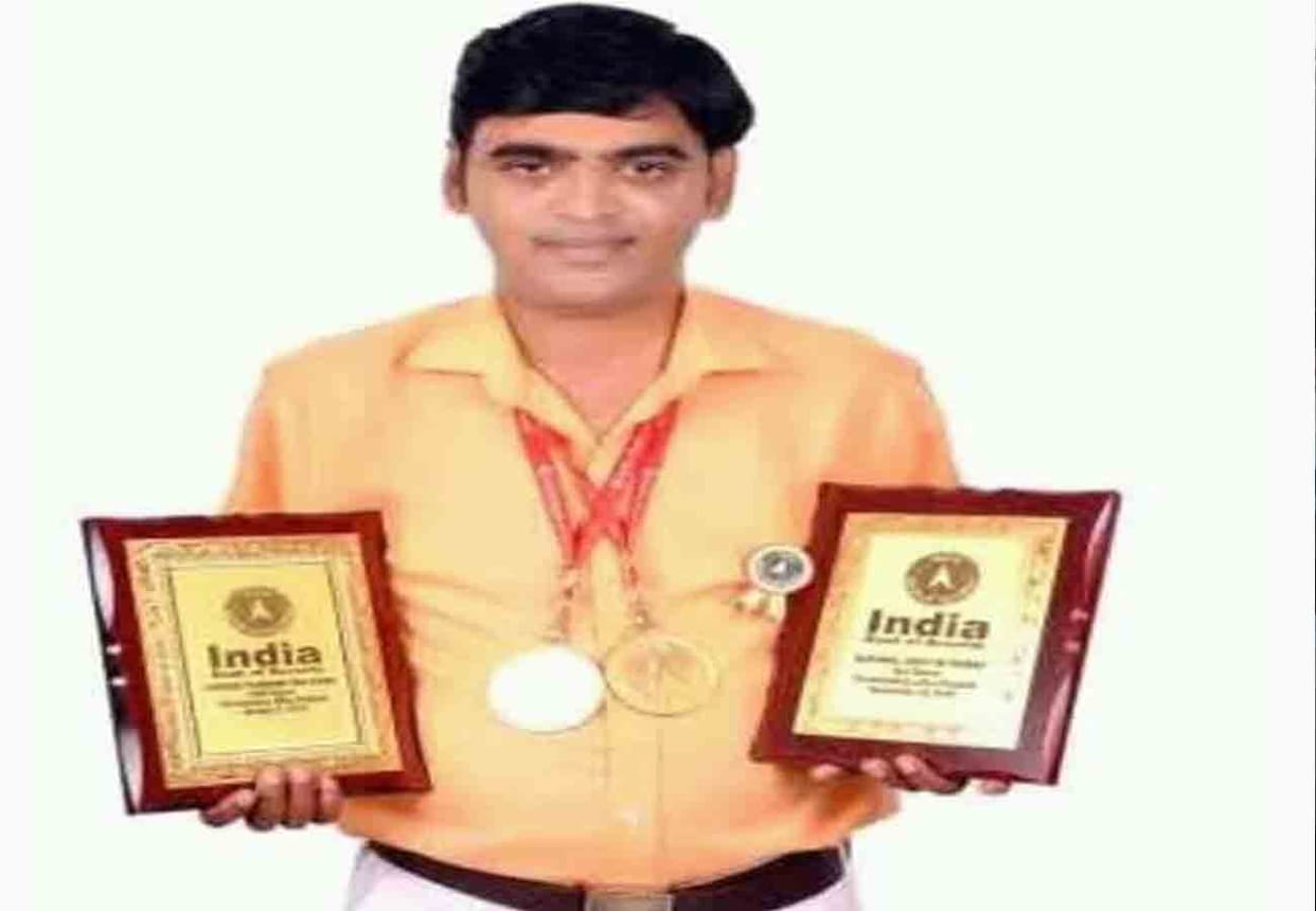 atul kashyap Unique record created by writing national anthem on thread