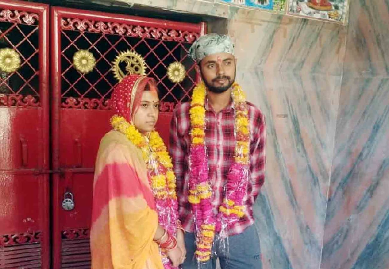 girlfriend and boyfriend get married in police station in kanpur