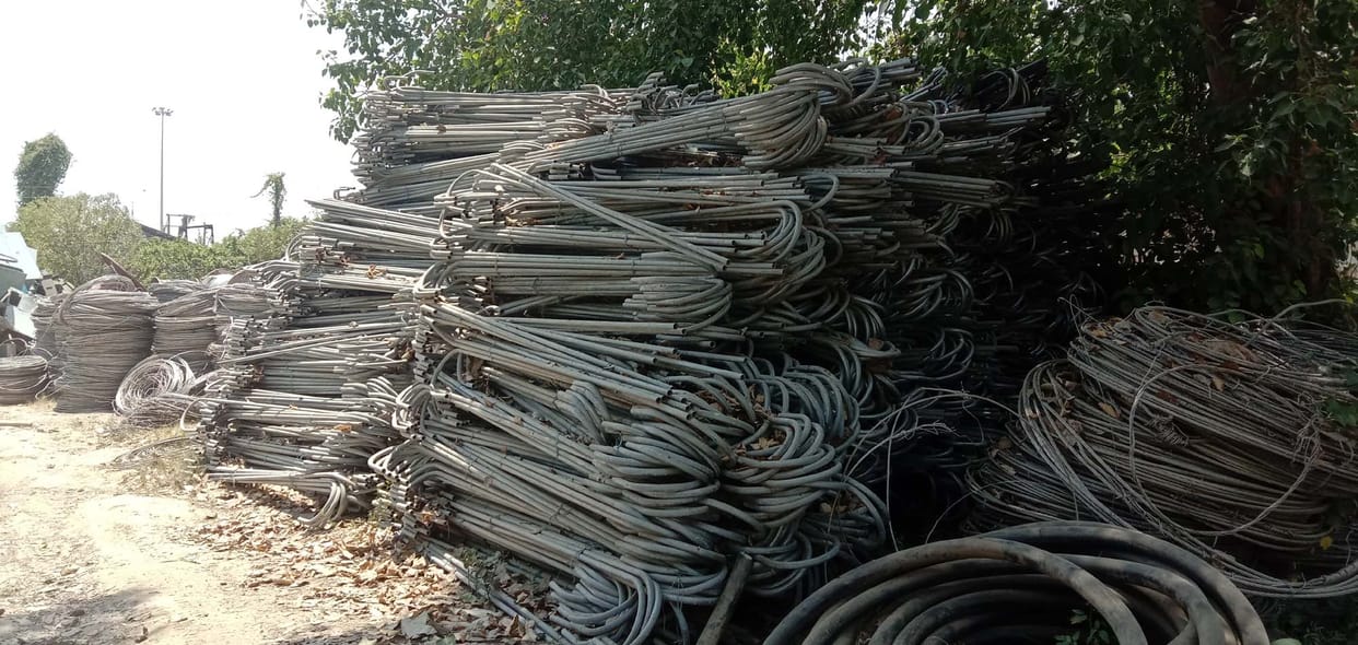 निष्प्रयोज्य की कगार पर पहुंचे खुले में रखे उपकरण