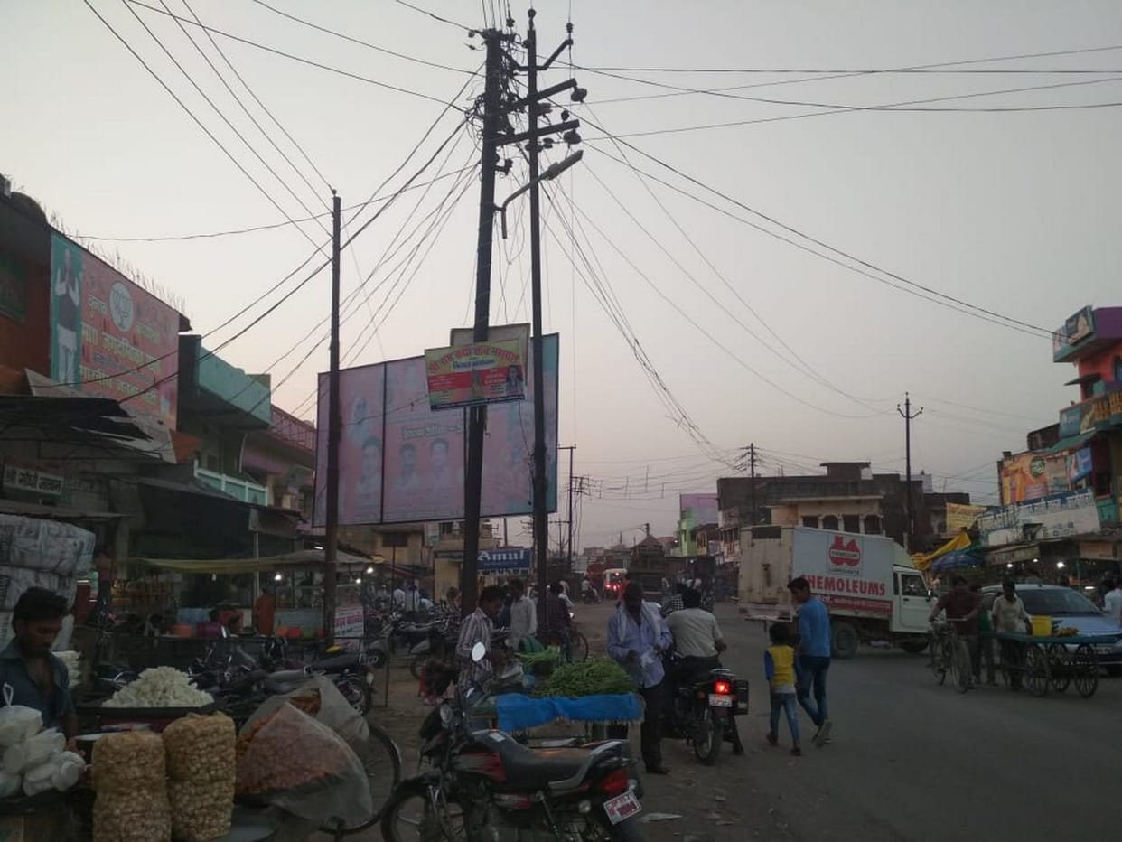 खंभों ने थाम दी हाईवे निर्माण की ‘रफ्तार’