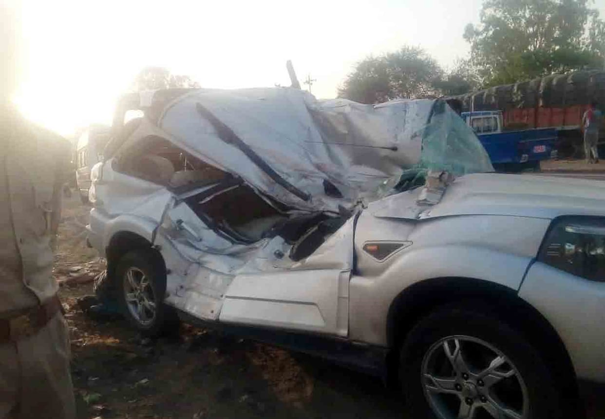 Road accident on highway, one people died and five injured