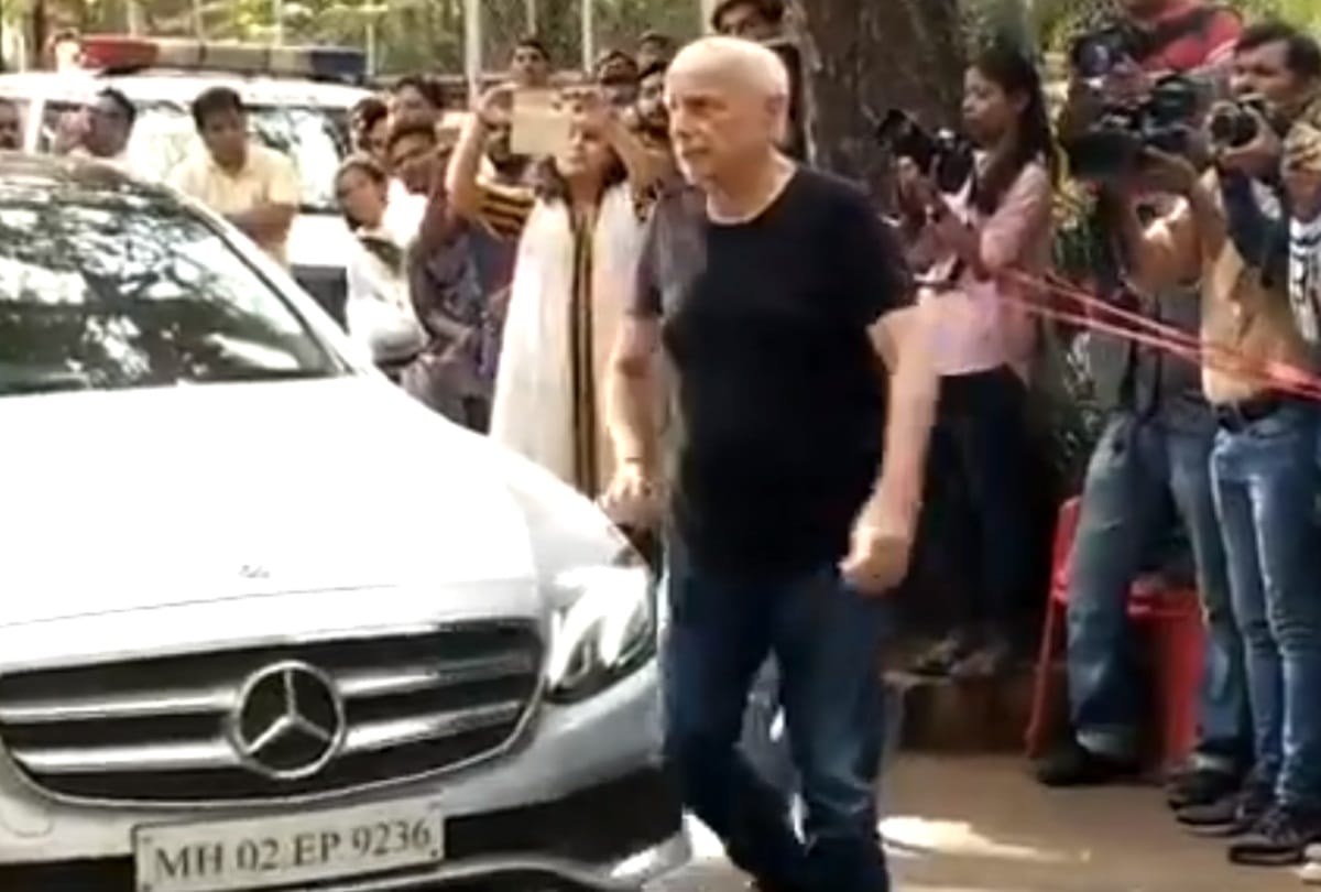 protest against caa farhan akhtar to anurag kashyap streets in mumbai