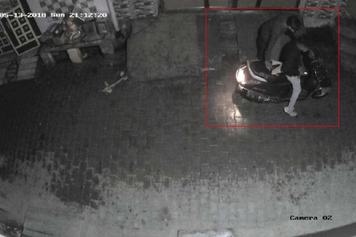 Boys drop their clothes in front of girl in Meerut, Video viral
