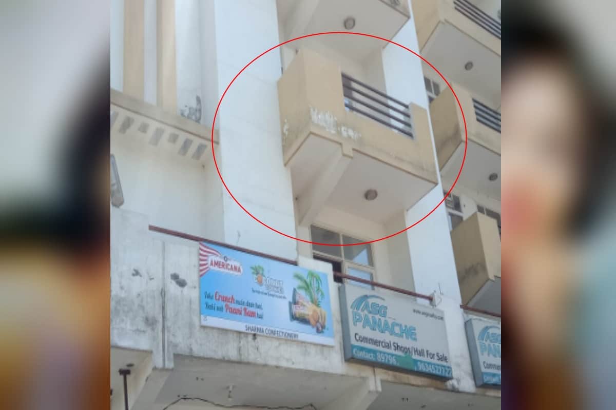 UP: woman dead body found wrapped in blanket in closed flat in Meerut
