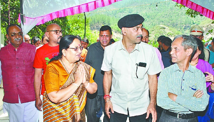 Governor of Baby Rani reached Nimb Karori Ashram of Kakrighat