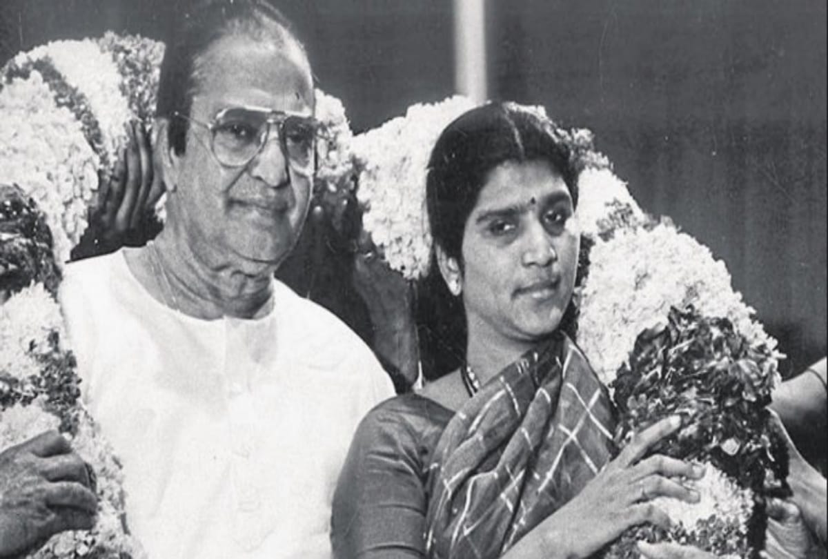 veeru devgan last rites Remarks Against Urmila Matondkar here is top entertainment news