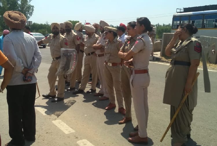 police lathicharge on sikh sangat at rajpura of patiala district punjab