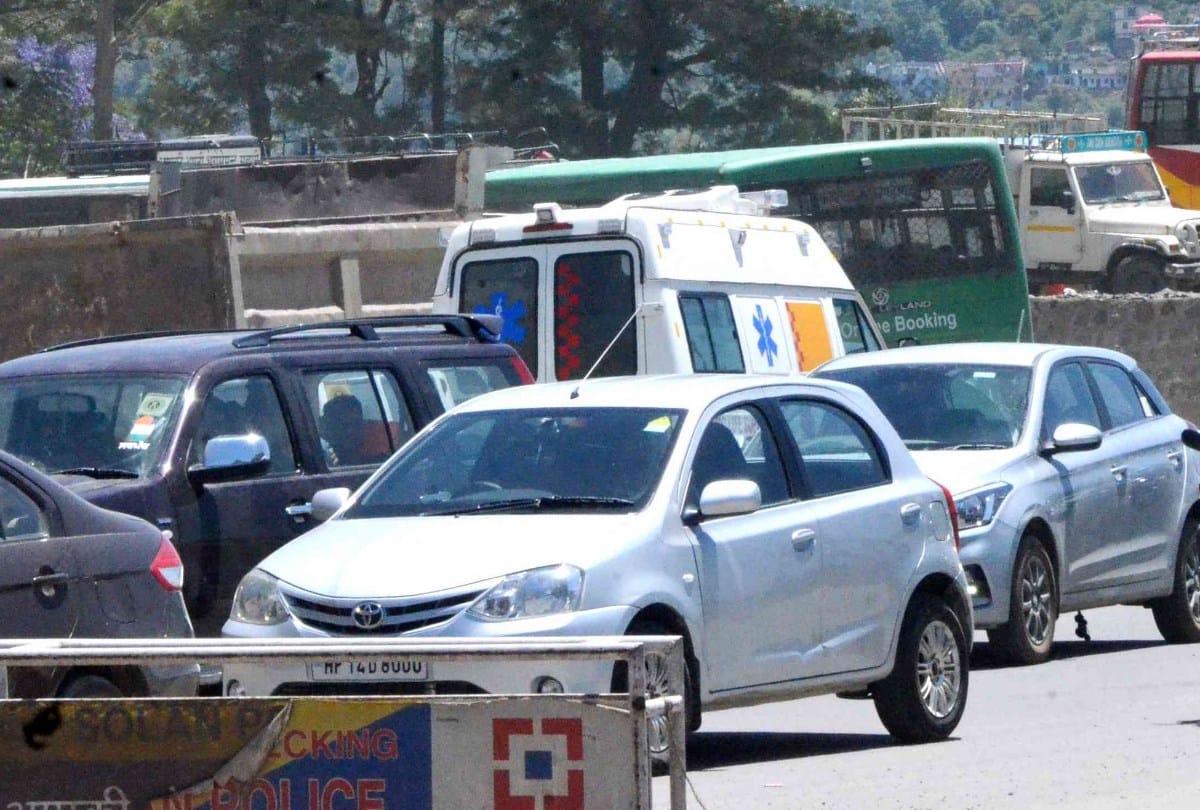आक्यूपैंसी फुल, जाम में फंसे सैलानी