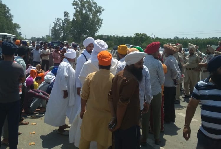 police lathicharge on sikh sangat at rajpura of patiala district punjab