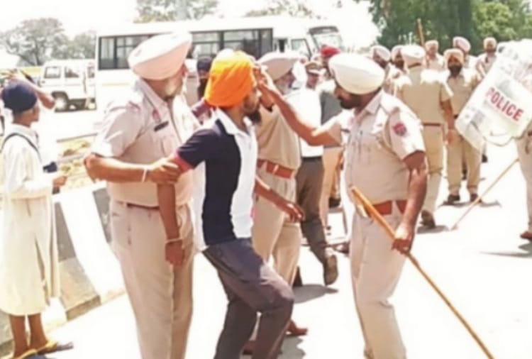 police lathicharge on sikh sangat at rajpura of patiala district punjab