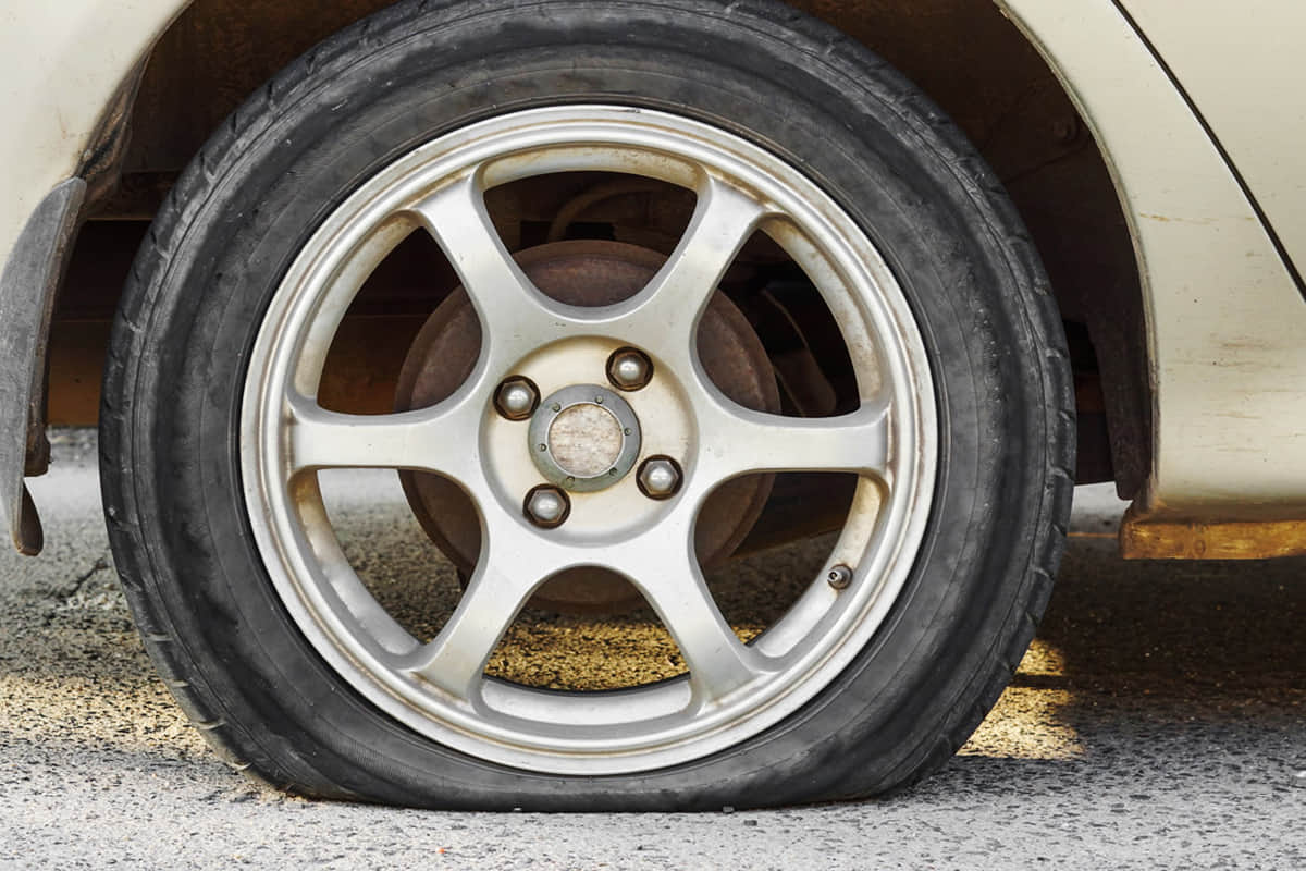 What are the advantages of tubeless tyres