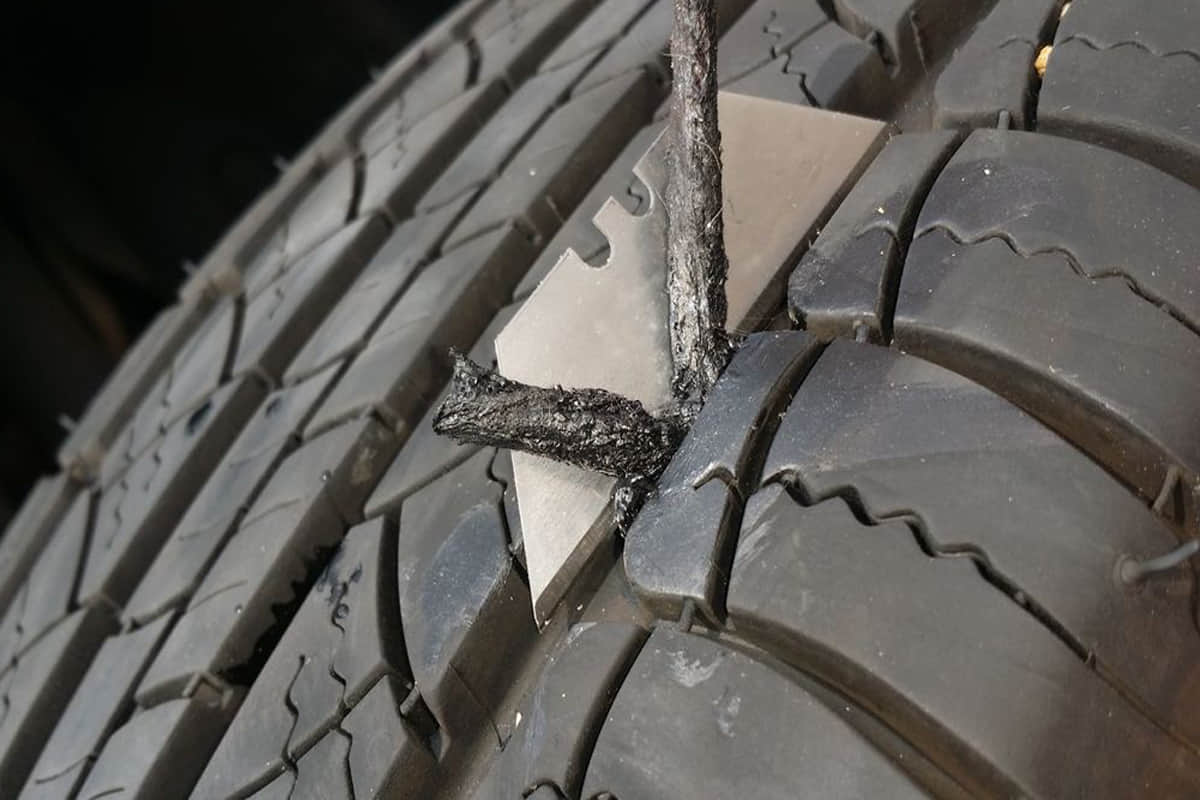 What are the advantages of tubeless tyres