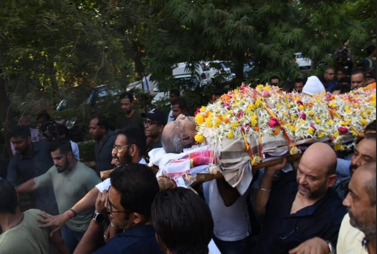 ajay devgn reached nasik for veeru devgan ashes immerse in ramkund