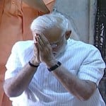 काशी विश्वनाथ मंदिर में पूजा के दौरान पीएम मोदी