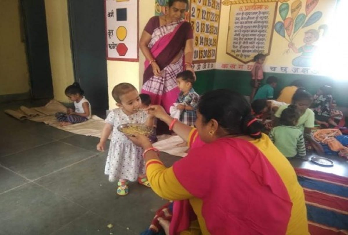 Madhya Pradesh IAS daughter studies in Anganwadi, Governor appreciate