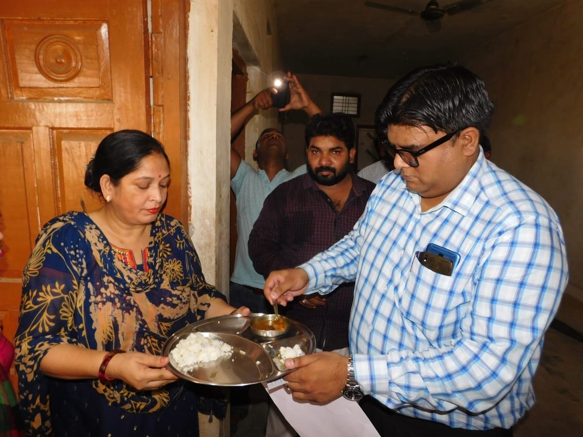 भोजन की गुणवता को परखा