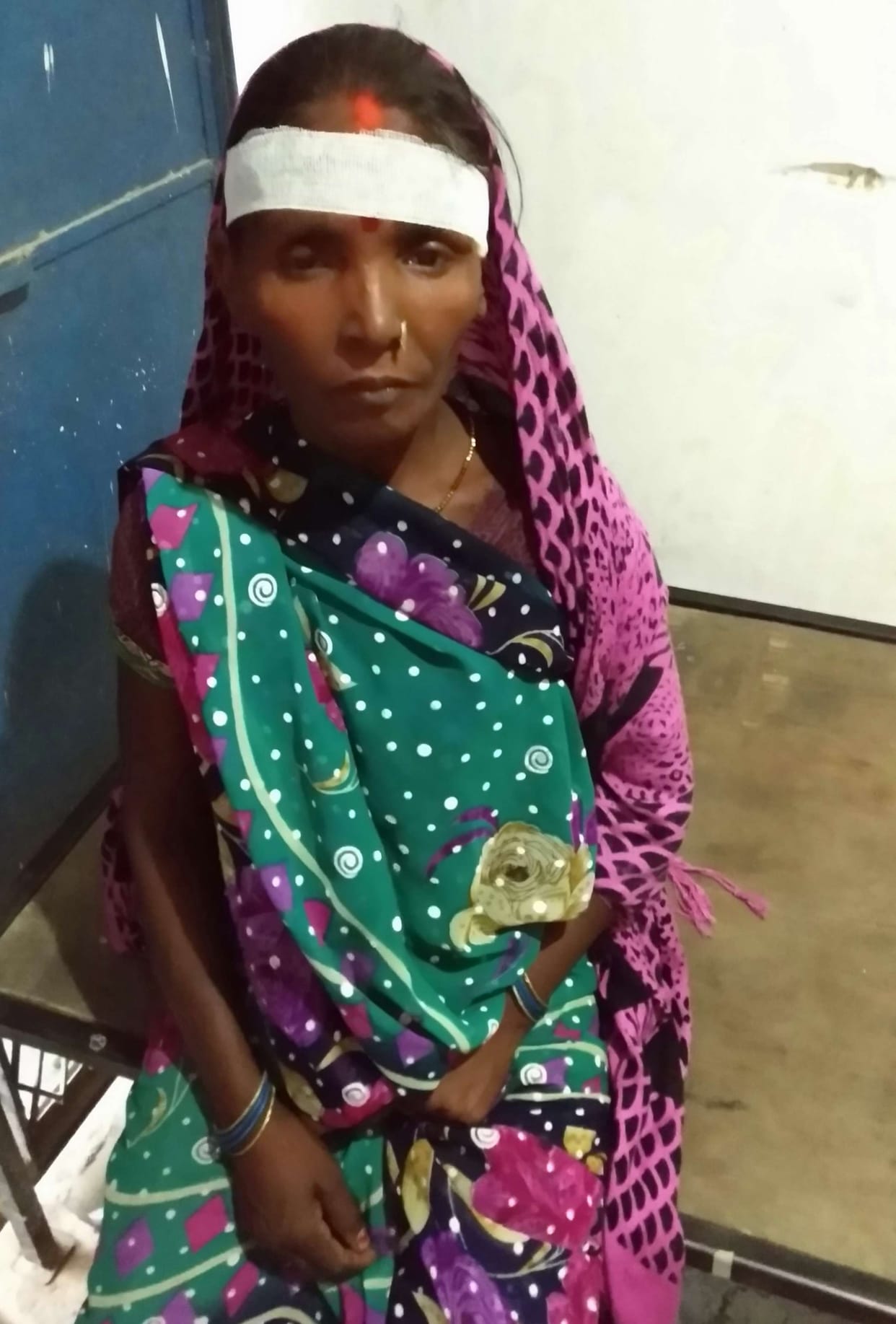 ऑटो पलटने से गर्भवति महिला सहित चार घायल